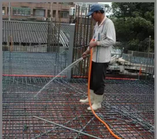 混凝土這樣施工，沒(méi)有蜂窩麻面、不爛根，還能間接縮短工期！